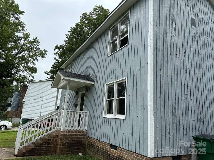 5516 Ilford Street, Charlotte, NC 28215.  MLS# CAR4295185, YatesRealty ID 34068. 