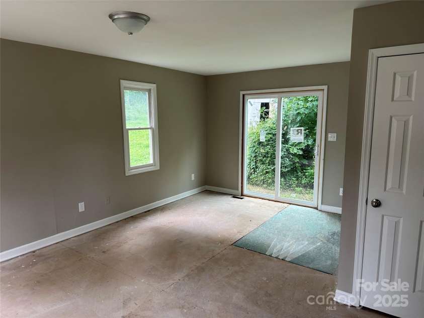 5516 Ilford Street, Charlotte, NC 28215.  MLS# CAR4295185, YatesRealty ID 34068. 