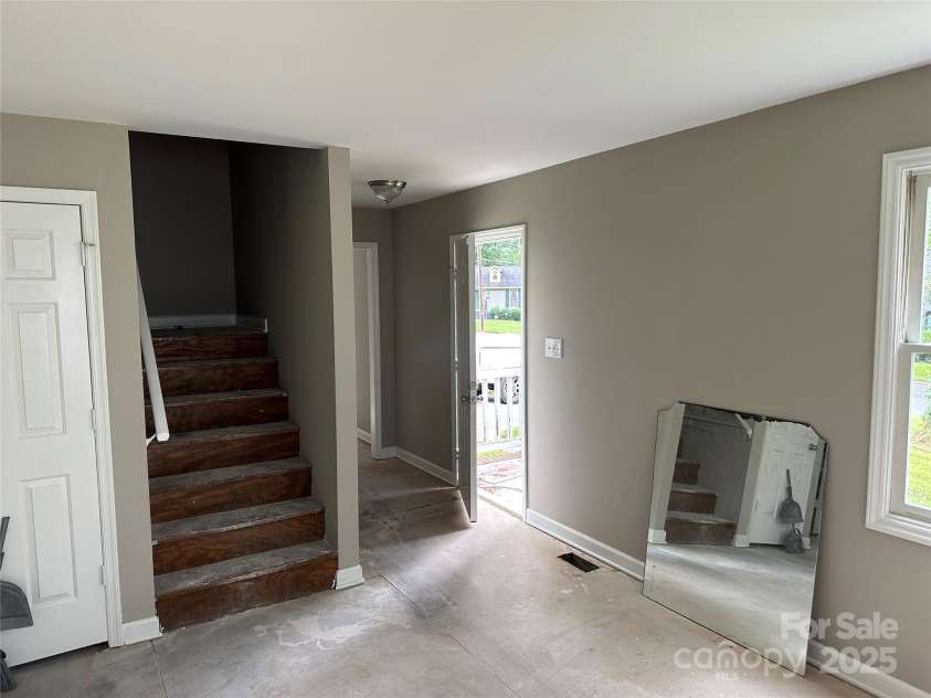 5516 Ilford Street, Charlotte, NC 28215.  MLS# CAR4295185, YatesRealty ID 34068. 