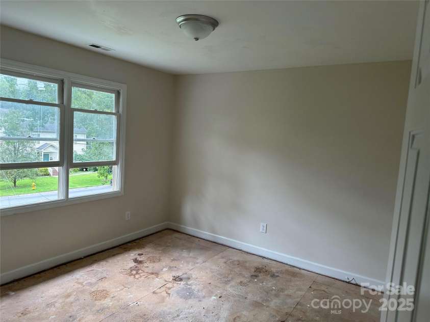 5516 Ilford Street, Charlotte, NC 28215.  MLS# CAR4295185, YatesRealty ID 34068. 