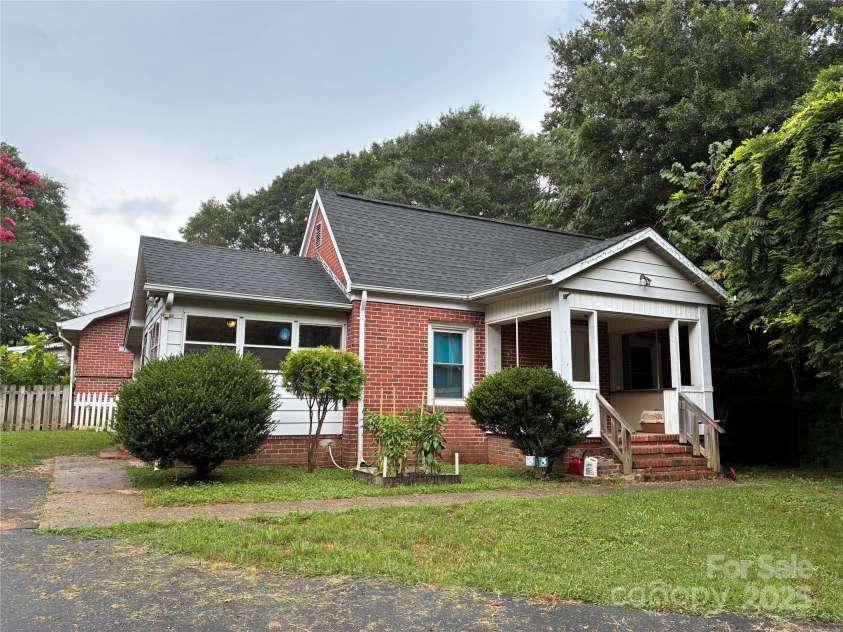 1125 Elva Ira Street, Gastonia, NC 28054.  MLS# CAR4295064, YatesRealty ID 34069. 833 Lewis St