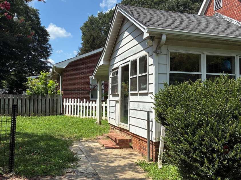 1125 Elva Ira Street, Gastonia, NC 28054.  MLS# CAR4295064, YatesRealty ID 34069. 833 Lewis St