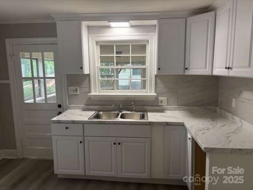 1125 Elva Ira Street, Gastonia, NC 28054.  MLS# CAR4295064, YatesRealty ID 34069. 833 Lewis St - kitchen