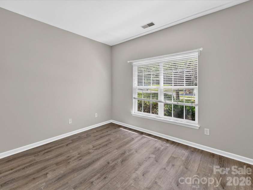 18418 Torrence Chapel Estates Circle, Cornelius, NC 28031.  MLS# CAR4392160, YatesRealty ID 34069. Bedroom 3 is a spacious and versatile room featuring a large window, generous closet space, and plenty of natural light, making it ideal for guests, family members, or a home office.