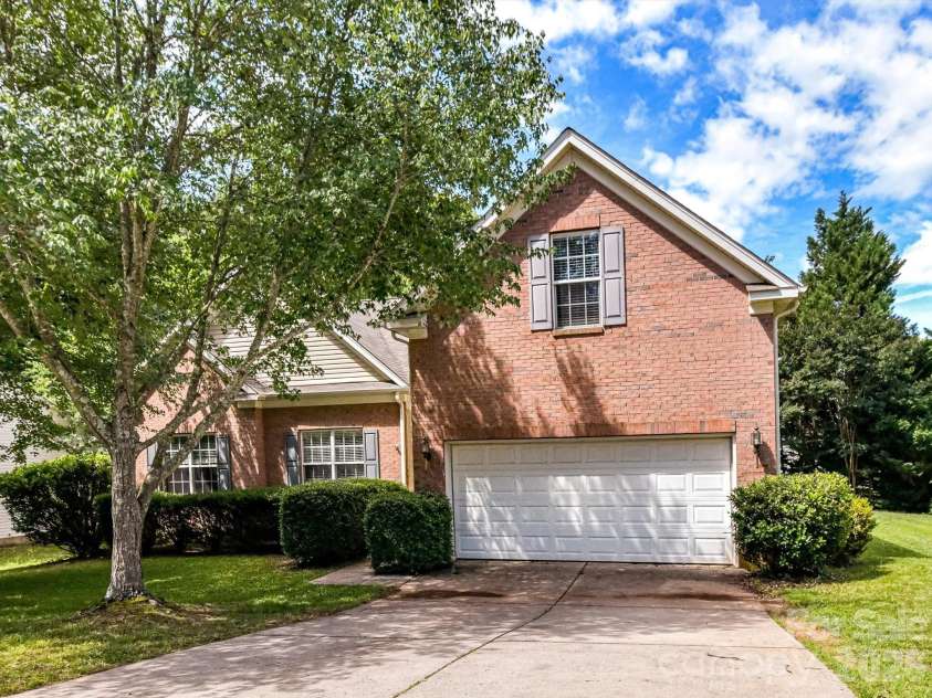 18418 Torrence Chapel Estates Circle, Cornelius, NC 28031.  MLS# CAR4392160, YatesRealty ID 34069. Nestled among mature trees on a spacious corner lot, this beautifully maintained brick home offers timeless curb appeal, a side-entry garage, and a welcoming setting in a sought-after neighborhood.