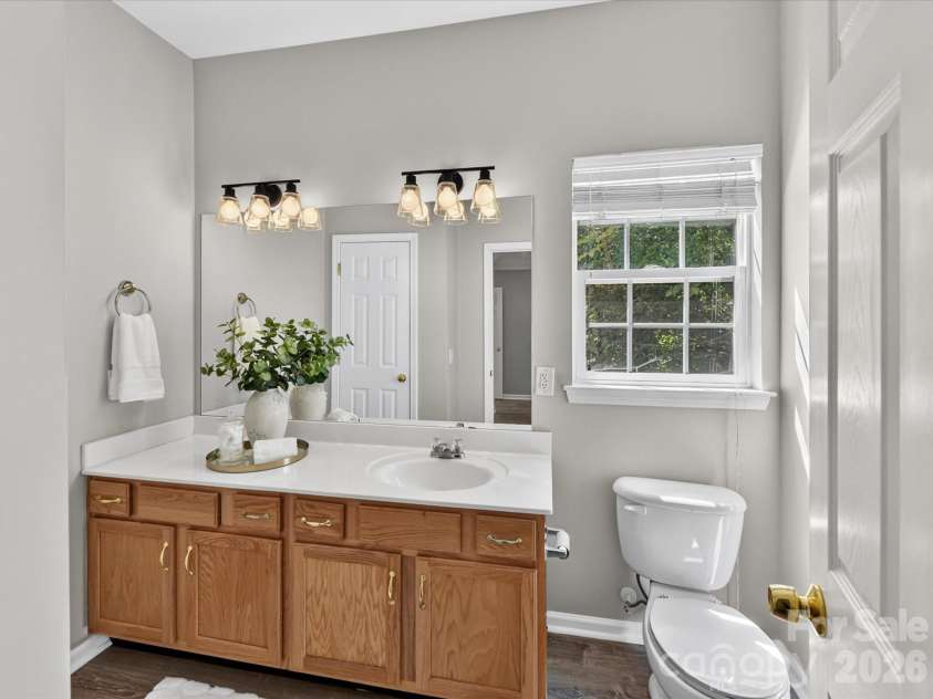 18418 Torrence Chapel Estates Circle, Cornelius, NC 28031.  MLS# CAR4392160, YatesRealty ID 34069. The spacious primary bathroom features a large vanity with ample storage, abundant natural light, and a functional layout designed for everyday comfort and convenience.
