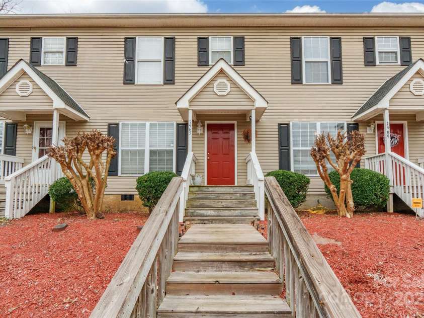 1465 Flintwood Drive, Rock Hill, SC 29732.  MLS# CAR4222233, YatesRealty ID 3407. 