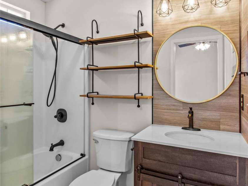 215 Meadow Lake Drive, Salisbury, NC 28146.  MLS# CAR4291335, YatesRealty ID 3407. Primary Bath-very nicely decorated