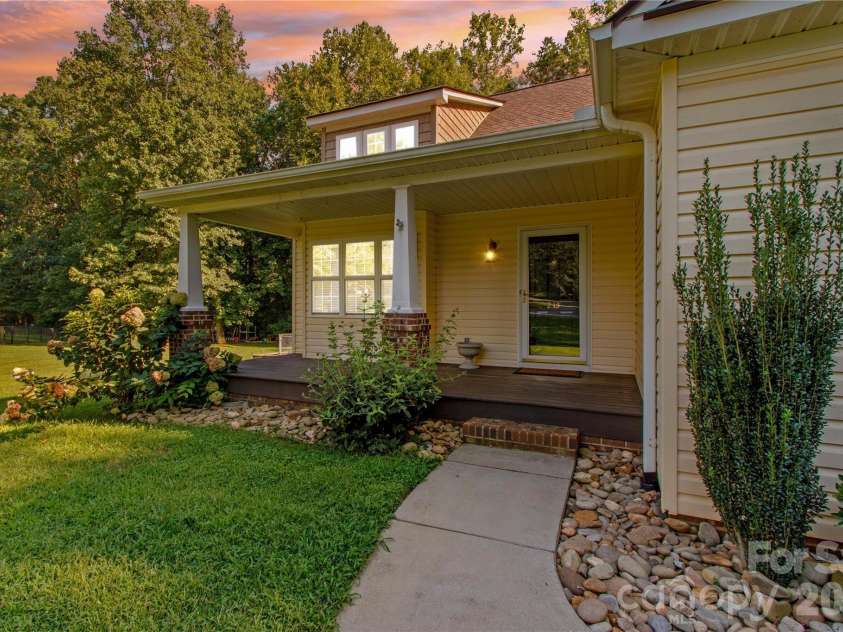 215 Meadow Lake Drive, Salisbury, NC 28146.  MLS# CAR4410309, YatesRealty ID 3407. Welcoming entryway