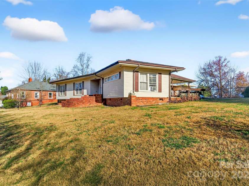 60 Greenwood Drive, Marion, NC 28752.  MLS# CAR4328988, YatesRealty ID 3407. 