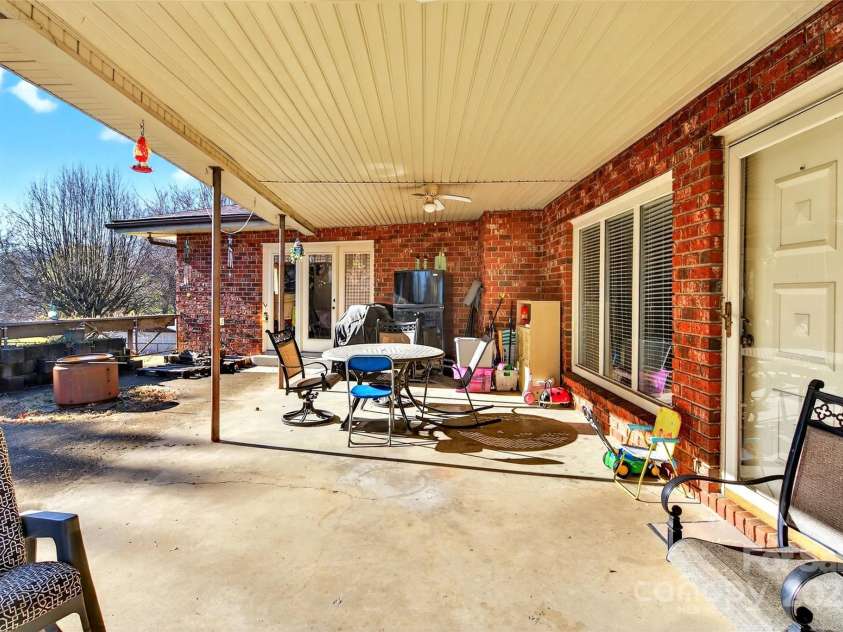 60 Greenwood Drive, Marion, NC 28752.  MLS# CAR4328988, YatesRealty ID 3407. 