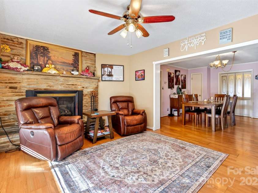 60 Greenwood Drive, Marion, NC 28752.  MLS# CAR4328988, YatesRealty ID 3407. 