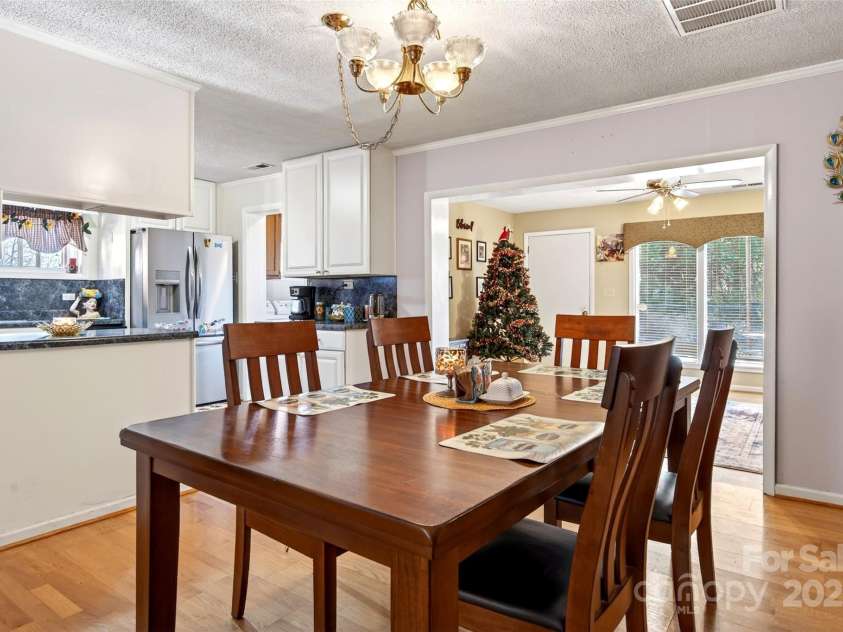 60 Greenwood Drive, Marion, NC 28752.  MLS# CAR4328988, YatesRealty ID 3407. 