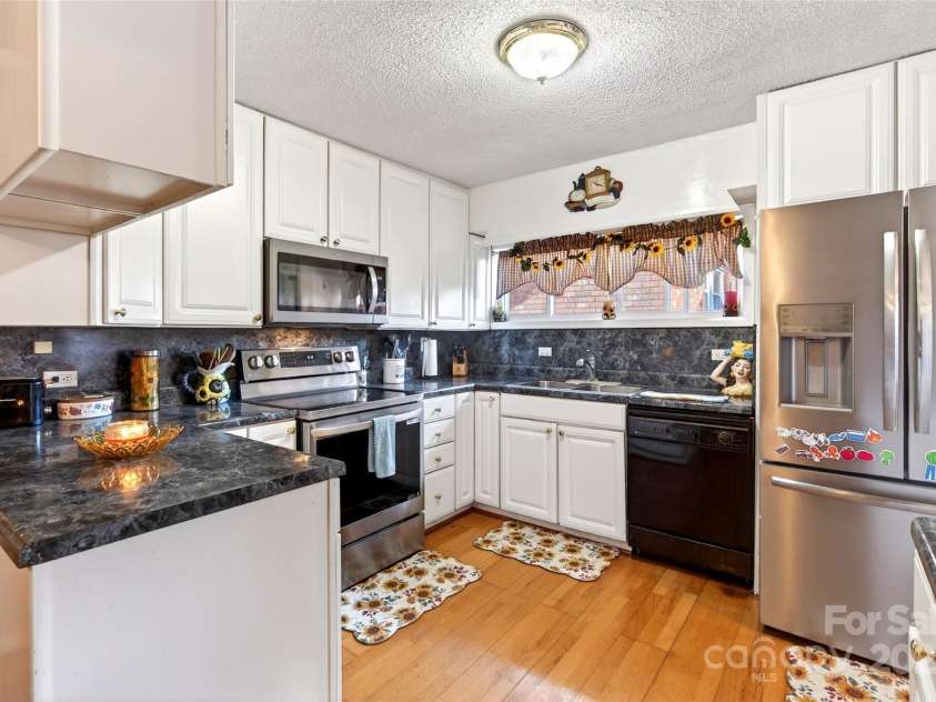 60 Greenwood Drive, Marion, NC 28752.  MLS# CAR4328988, YatesRealty ID 3407. 