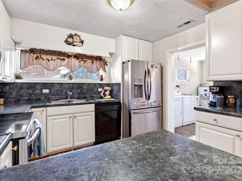 60 Greenwood Drive, Marion, NC 28752.  MLS# CAR4328988, YatesRealty ID 3407. 