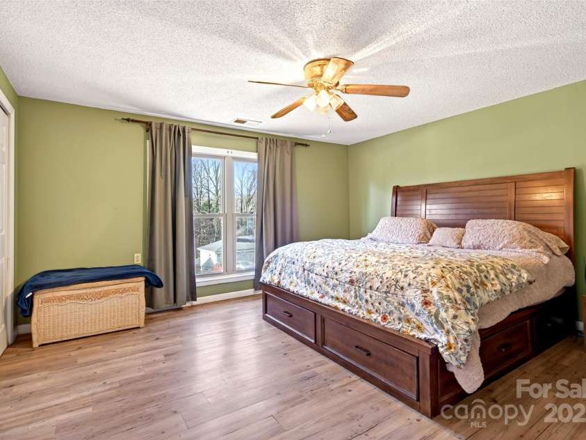 60 Greenwood Drive, Marion, NC 28752.  MLS# CAR4328988, YatesRealty ID 3407. 