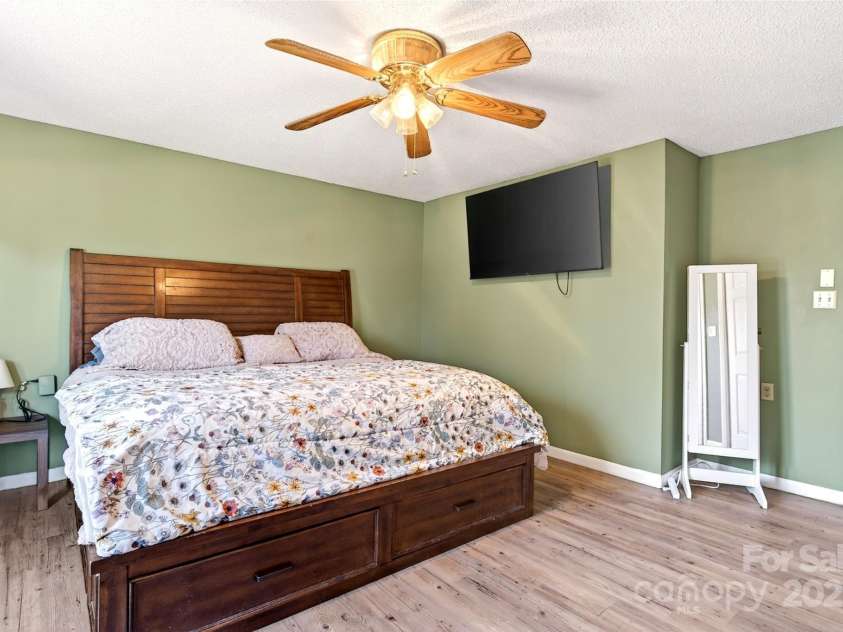 60 Greenwood Drive, Marion, NC 28752.  MLS# CAR4328988, YatesRealty ID 3407. 