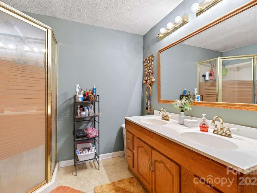 60 Greenwood Drive, Marion, NC 28752.  MLS# CAR4328988, YatesRealty ID 3407. 