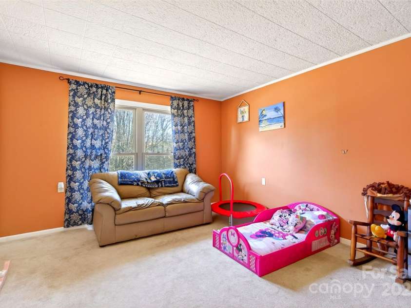 60 Greenwood Drive, Marion, NC 28752.  MLS# CAR4328988, YatesRealty ID 3407. 