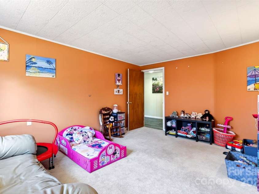 60 Greenwood Drive, Marion, NC 28752.  MLS# CAR4328988, YatesRealty ID 3407. 