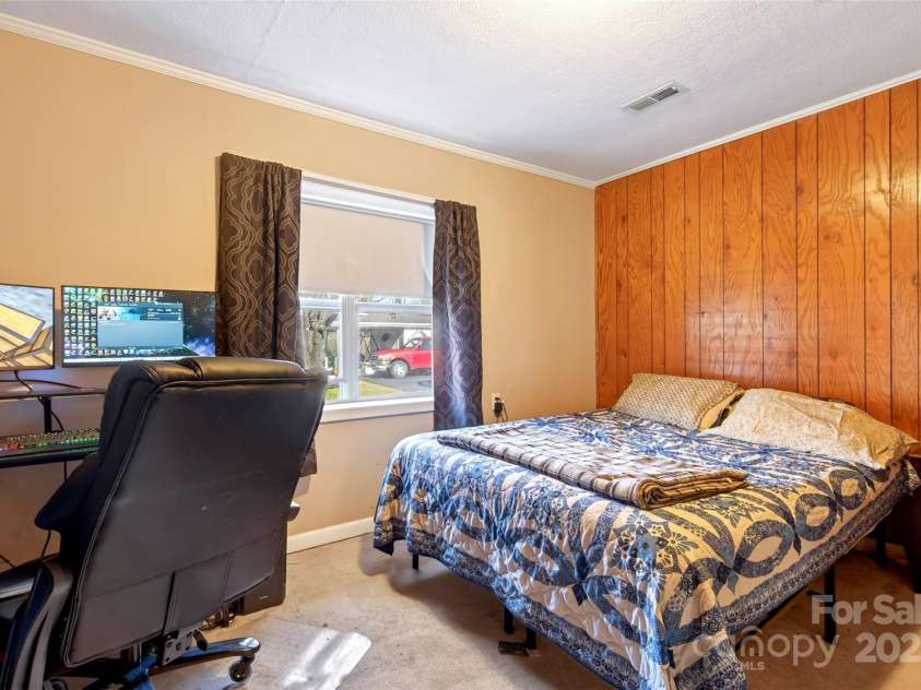 60 Greenwood Drive, Marion, NC 28752.  MLS# CAR4328988, YatesRealty ID 3407. 