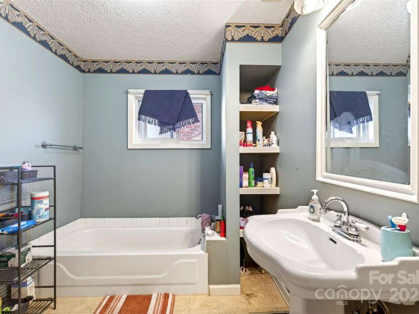 60 Greenwood Drive, Marion, NC 28752.  MLS# CAR4328988, YatesRealty ID 3407. 