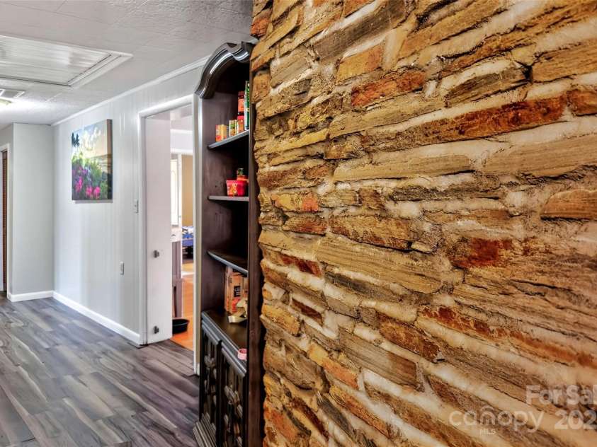 60 Greenwood Drive, Marion, NC 28752.  MLS# CAR4328988, YatesRealty ID 3407. 