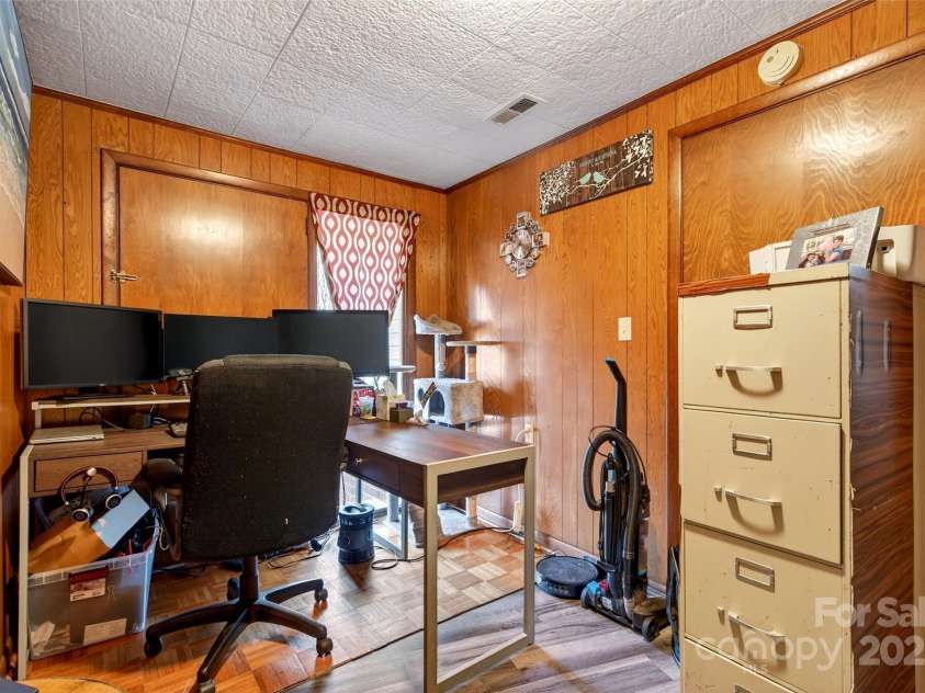 60 Greenwood Drive, Marion, NC 28752.  MLS# CAR4328988, YatesRealty ID 3407. 