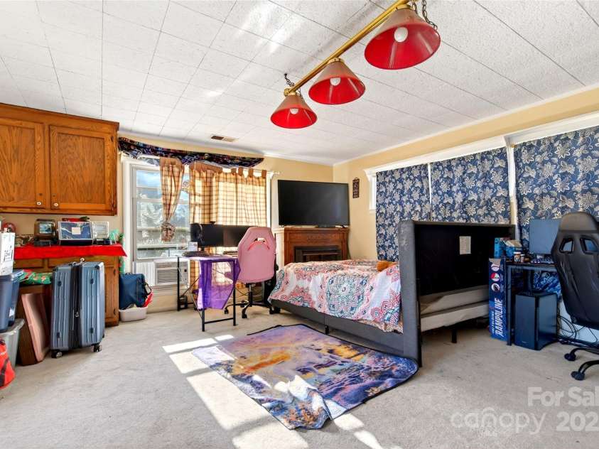 60 Greenwood Drive, Marion, NC 28752.  MLS# CAR4328988, YatesRealty ID 3407. 