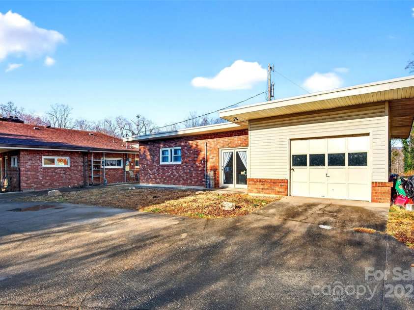 60 Greenwood Drive, Marion, NC 28752.  MLS# CAR4328988, YatesRealty ID 3407. 