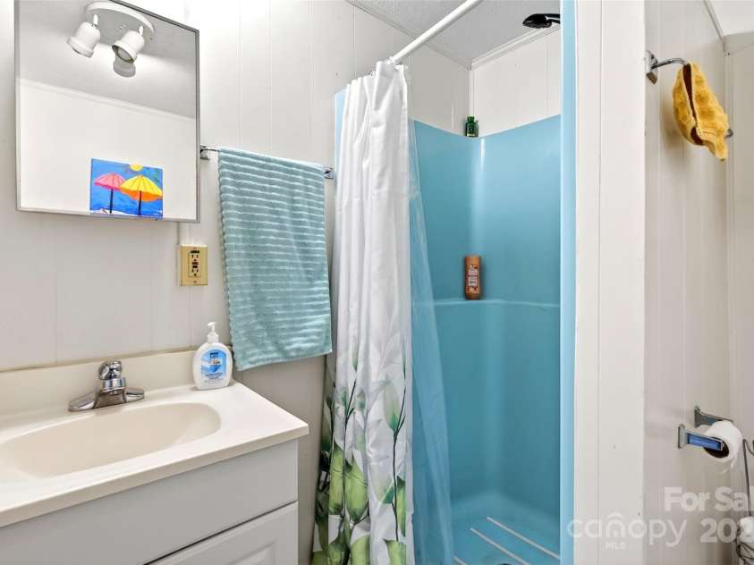 60 Greenwood Drive, Marion, NC 28752.  MLS# CAR4328988, YatesRealty ID 3407. 