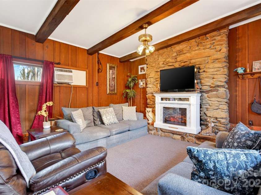 60 Greenwood Drive, Marion, NC 28752.  MLS# CAR4328988, YatesRealty ID 3407. 