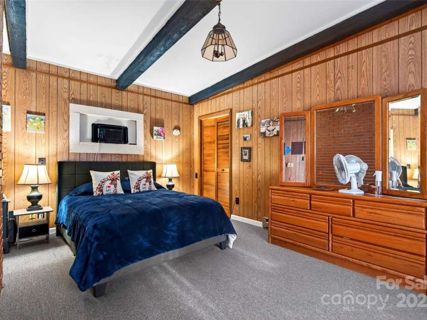 60 Greenwood Drive, Marion, NC 28752.  MLS# CAR4328988, YatesRealty ID 3407. 