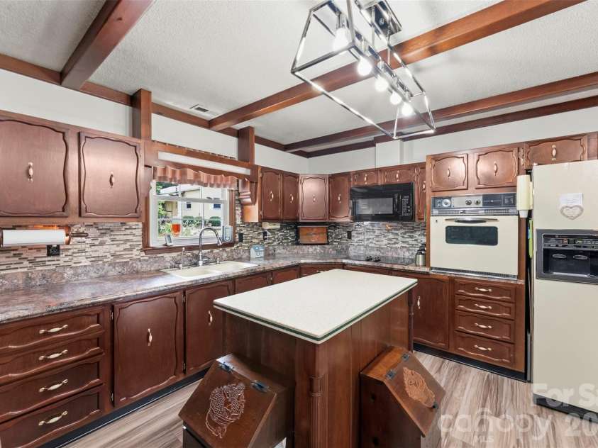 462 Patrick Road, Gastonia, NC 28056.  MLS# CAR4394520, YatesRealty ID 34070. 