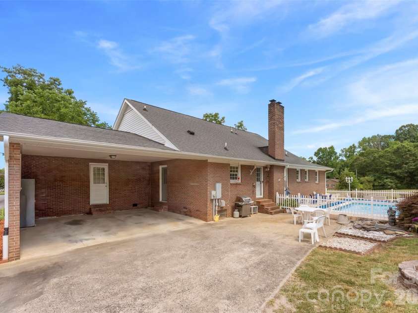 462 Patrick Road, Gastonia, NC 28056.  MLS# CAR4394520, YatesRealty ID 34070. 