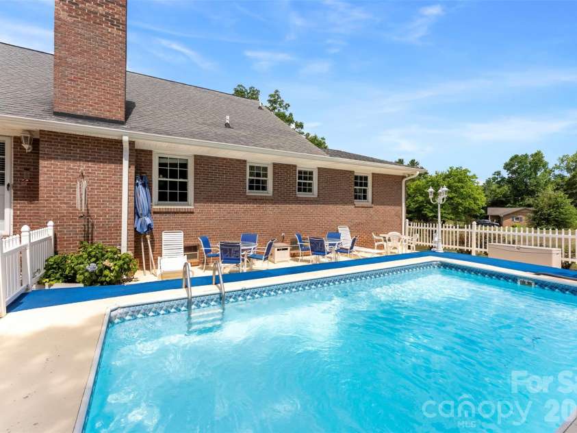 462 Patrick Road, Gastonia, NC 28056.  MLS# CAR4394520, YatesRealty ID 34070. 