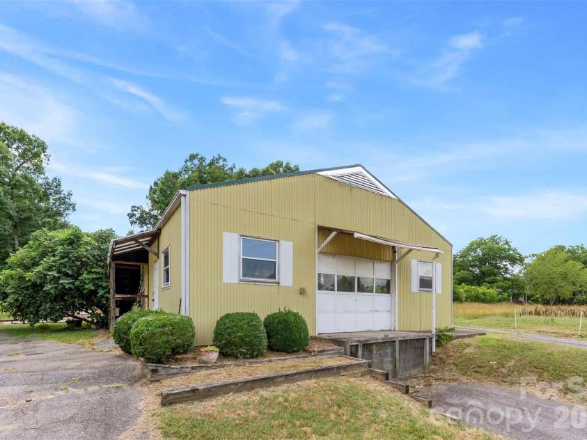 462 Patrick Road, Gastonia, NC 28056.  MLS# CAR4394520, YatesRealty ID 34070. 