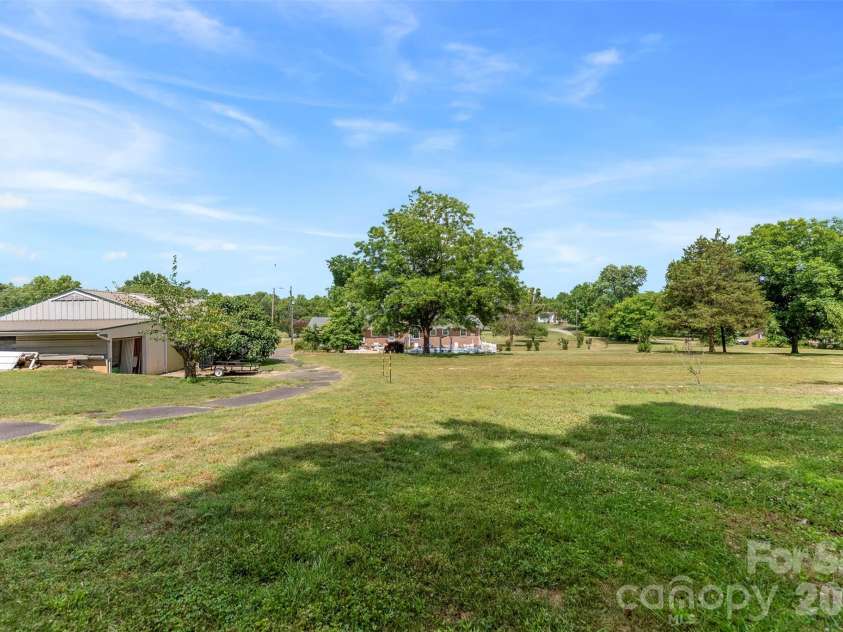 462 Patrick Road, Gastonia, NC 28056.  MLS# CAR4394520, YatesRealty ID 34070. 
