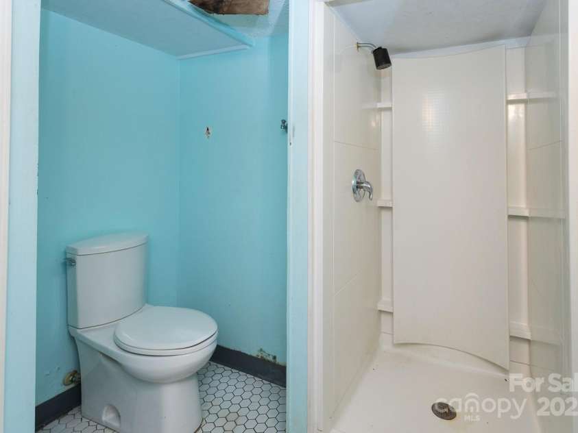 5 Fernlawn Road, Asheville, NC 28805.  MLS# CAR4295189, YatesRealty ID 34070. 