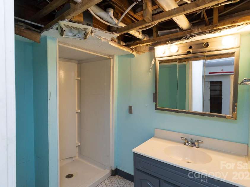 5 Fernlawn Road, Asheville, NC 28805.  MLS# CAR4295189, YatesRealty ID 34070. 