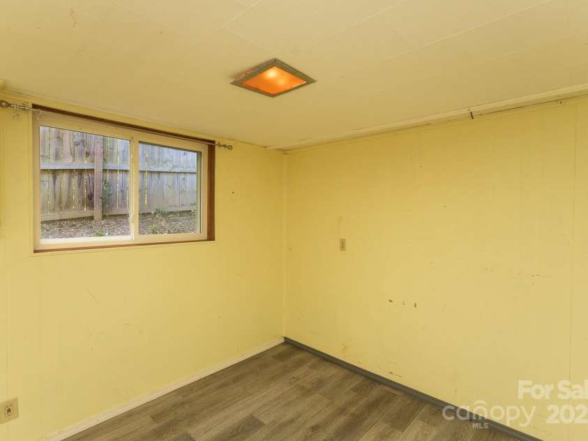5 Fernlawn Road, Asheville, NC 28805.  MLS# CAR4295189, YatesRealty ID 34070. 