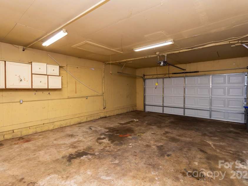 5 Fernlawn Road, Asheville, NC 28805.  MLS# CAR4295189, YatesRealty ID 34070. 