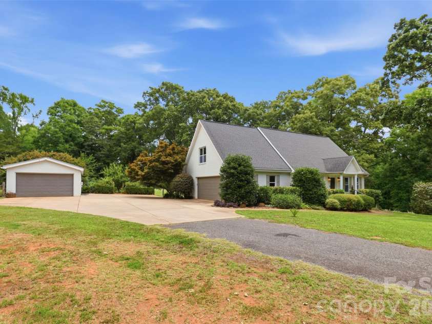 8301 Waxhaw Creek Road, Waxhaw, NC 28173.  MLS# CAR4393275, YatesRealty ID 34071. 