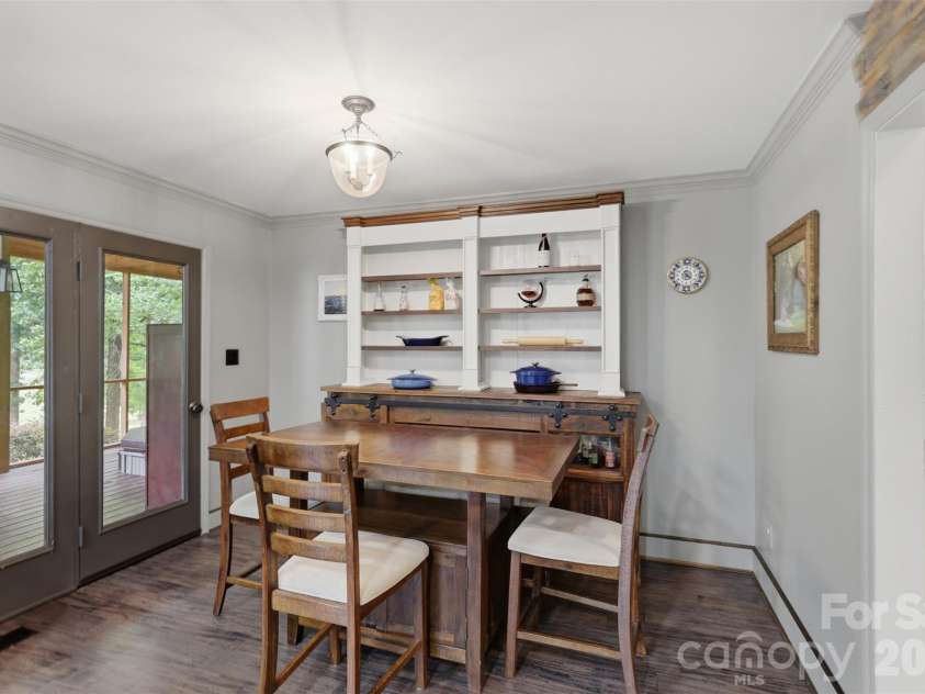 8301 Waxhaw Creek Road, Waxhaw, NC 28173.  MLS# CAR4393275, YatesRealty ID 34071. Breakfast nook