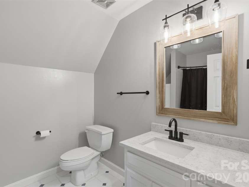 8301 Waxhaw Creek Road, Waxhaw, NC 28173.  MLS# CAR4393275, YatesRealty ID 34071. Upstairs full bath 1