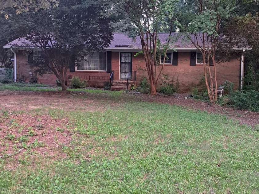 2700 Dellinger Circle, Charlotte, NC 28269.  MLS# CAR4295168, YatesRealty ID 34072. 