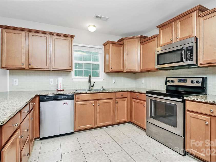 1300 Dunmore Court, Clover, SC 29710.  MLS# CAR4295252, YatesRealty ID 34073. Kitchen