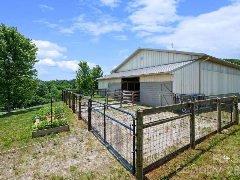 245 Corbett McNeil Road, Boone, NC 28607.  MLS# CAR4397192, YatesRealty ID 34073. 