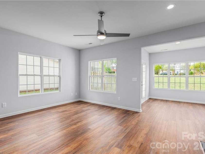 1633 Olivers Crossing Circle, Winston Salem, NC 27127.  MLS# CAR4392068, YatesRealty ID 34074. 