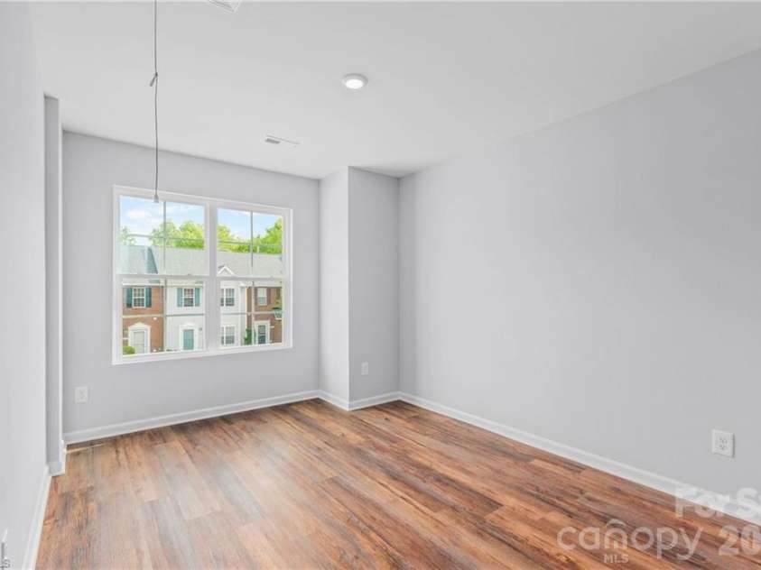 1633 Olivers Crossing Circle, Winston Salem, NC 27127.  MLS# CAR4392068, YatesRealty ID 34074. 